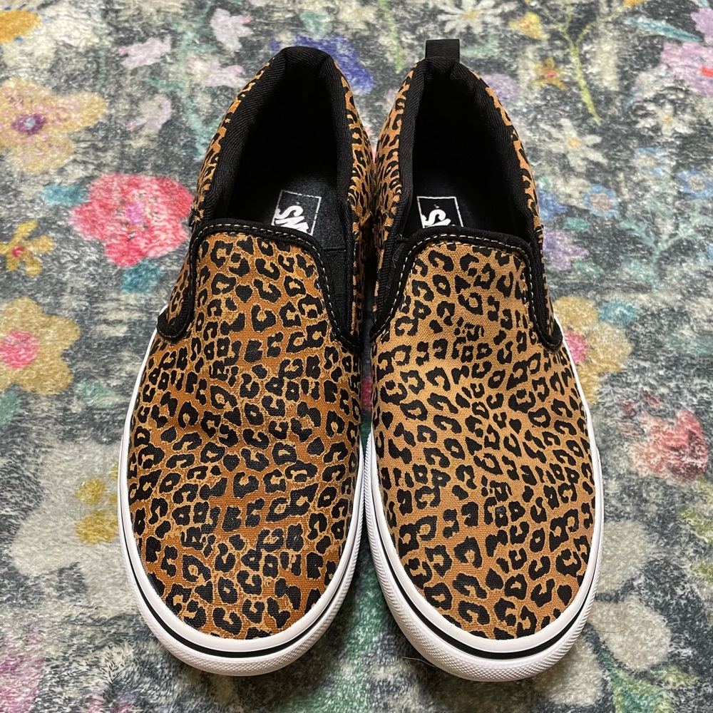 Vans size 5, Cheetah print platform sneakers